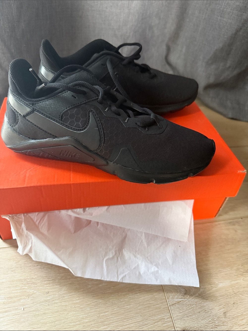 Nike Black Low-Top Athletic Sneakers